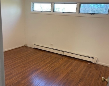 523 N Pleasant Drive - Photo Thumbnail 4