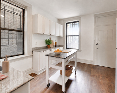 1532 N Greenview Avenue - Photo Thumbnail 5