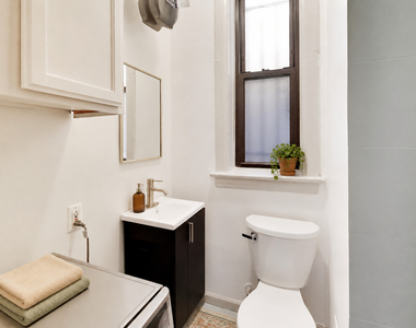 1532 N Greenview Avenue - Photo Thumbnail 9