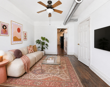 1532 N Greenview Avenue - Photo Thumbnail 2