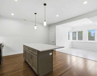 6914 N Sheridan Road - Photo Thumbnail 9