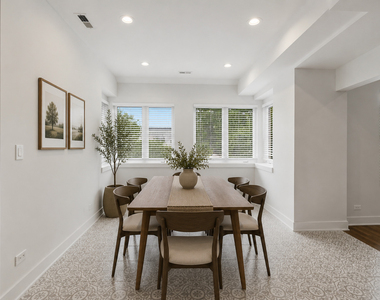 6914 N Sheridan Road - Photo Thumbnail 13