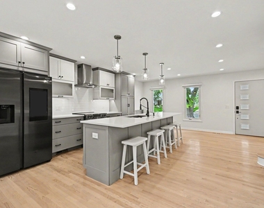 1120 Summit Hills Lane - Photo Thumbnail 7