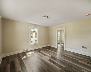 1439 8th Avenue - Photo Thumbnail 3