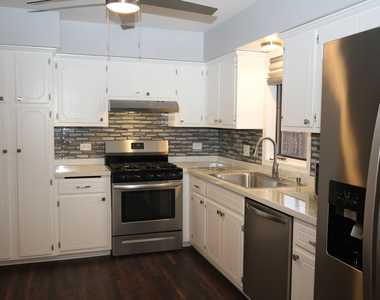 16749 Paxton Avenue - Photo Thumbnail 9