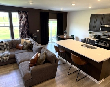 341 Red Oak Circle - Photo Thumbnail 11