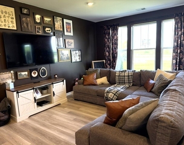341 Red Oak Circle - Photo Thumbnail 5