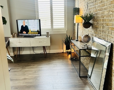 10 S Dunton Avenue - Photo Thumbnail 3