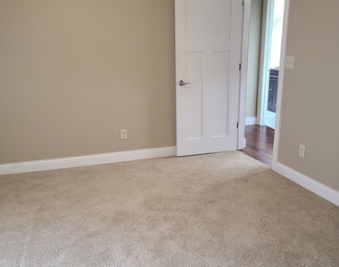 615 Green Street - Photo Thumbnail 13