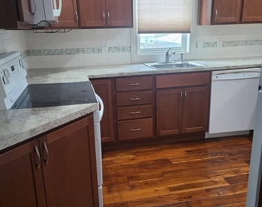 615 Green Street - Photo Thumbnail 1