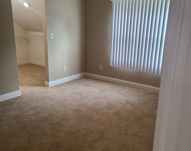 615 Green Street - Photo Thumbnail 10