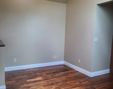615 Green Street - Photo Thumbnail 14