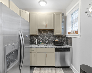 6239 S Ellis Avenue - Photo Thumbnail 9