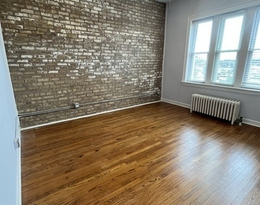 2840 W Addison Street - Photo Thumbnail 6