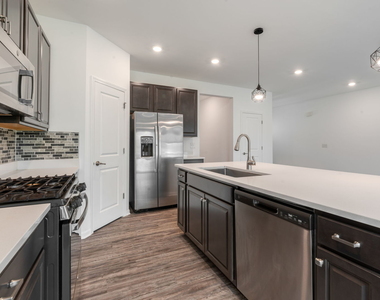 1024 Moraine Drive - Photo Thumbnail 4