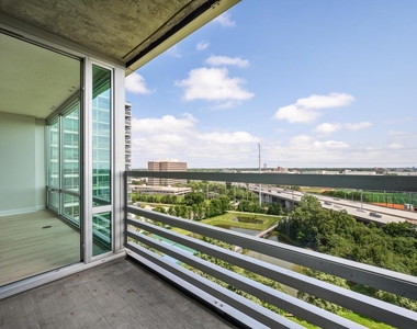 9715 Woods Drive - Photo Thumbnail 15