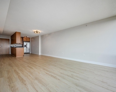 9715 Woods Drive - Photo Thumbnail 7