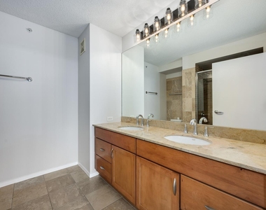 9715 Woods Drive - Photo Thumbnail 13