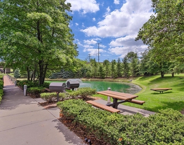 9715 Woods Drive - Photo Thumbnail 24
