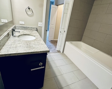 2300 S Michigan Avenue - Photo Thumbnail 8