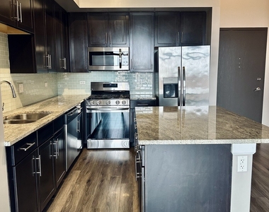2300 S Michigan Avenue - Photo Thumbnail 3