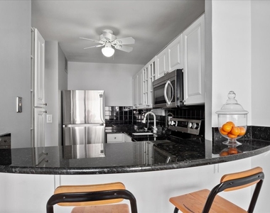 5455 N Sheridan Road - Photo Thumbnail 6