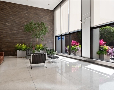 5455 N Sheridan Road - Photo Thumbnail 18
