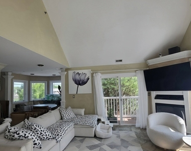 204 N Waukegan Road - Photo Thumbnail 3
