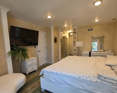 204 N Waukegan Road - Photo Thumbnail 8