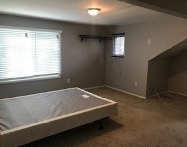 636 Exmoor Avenue - Photo Thumbnail 7