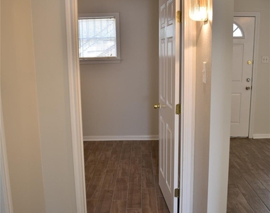 2524 Binz Street - Photo Thumbnail 5