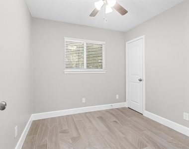 909 Stewart Street - Photo Thumbnail 17
