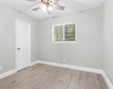 909 Stewart Street - Photo Thumbnail 21