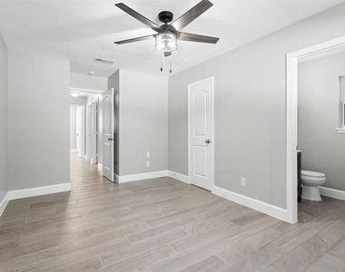 909 Stewart Street - Photo Thumbnail 14