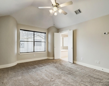 425 W 26th Street - Photo Thumbnail 14