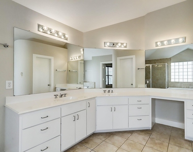 425 W 26th Street - Photo Thumbnail 20