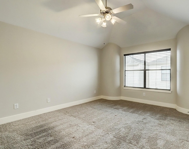 425 W 26th Street - Photo Thumbnail 15