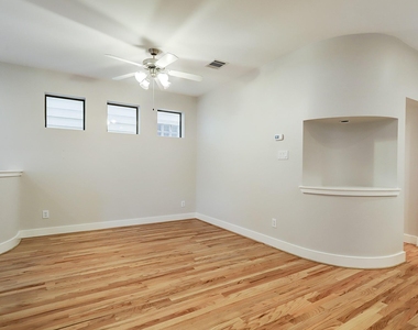 425 W 26th Street - Photo Thumbnail 10
