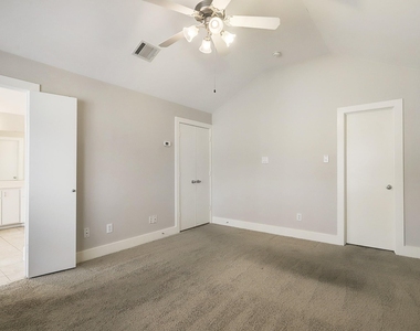 425 W 26th Street - Photo Thumbnail 17