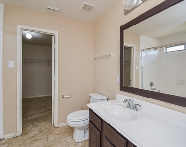 15426 Lynford Crest Drive - Photo Thumbnail 22