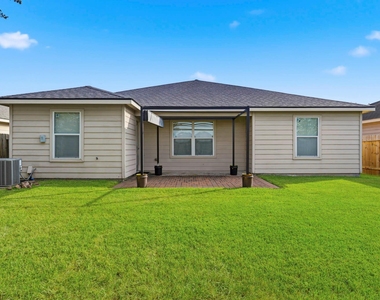 6910 Clover Walk Lane - Photo Thumbnail 13