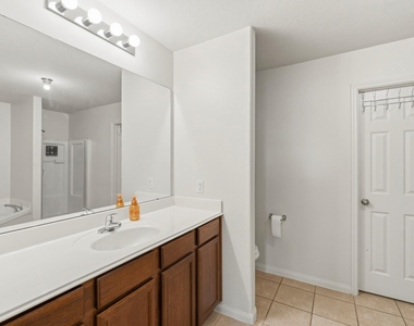 6910 Clover Walk Lane - Photo Thumbnail 6