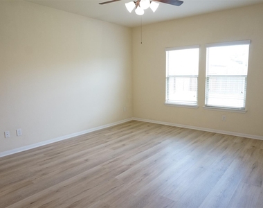 2622 Whitetip Court - Photo Thumbnail 14