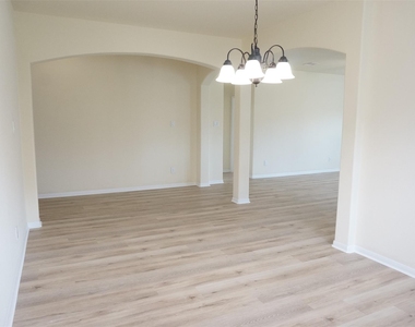 2622 Whitetip Court - Photo Thumbnail 3
