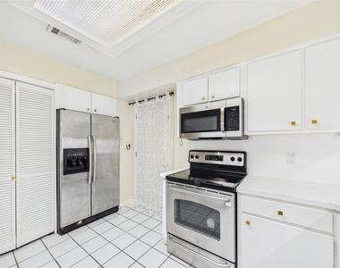 2719 Olympia Drive - Photo Thumbnail 32