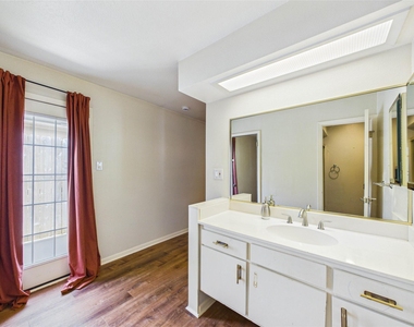 2719 Olympia Drive - Photo Thumbnail 26