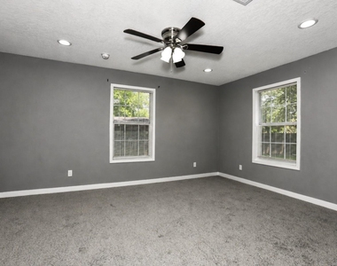 207 Jasmine Street - Photo Thumbnail 7