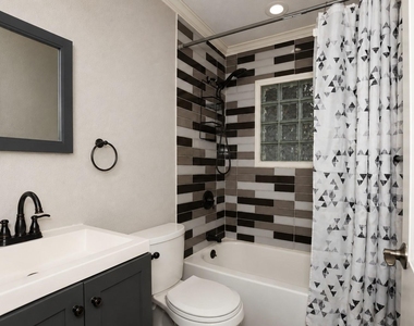 207 Jasmine Street - Photo Thumbnail 11