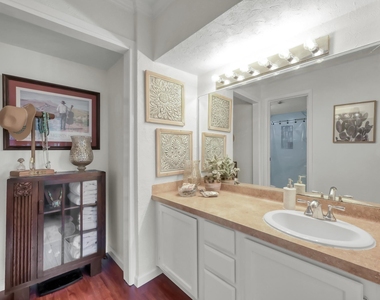 3900 Aspen Drive - Photo Thumbnail 13