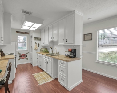 3900 Aspen Drive - Photo Thumbnail 16